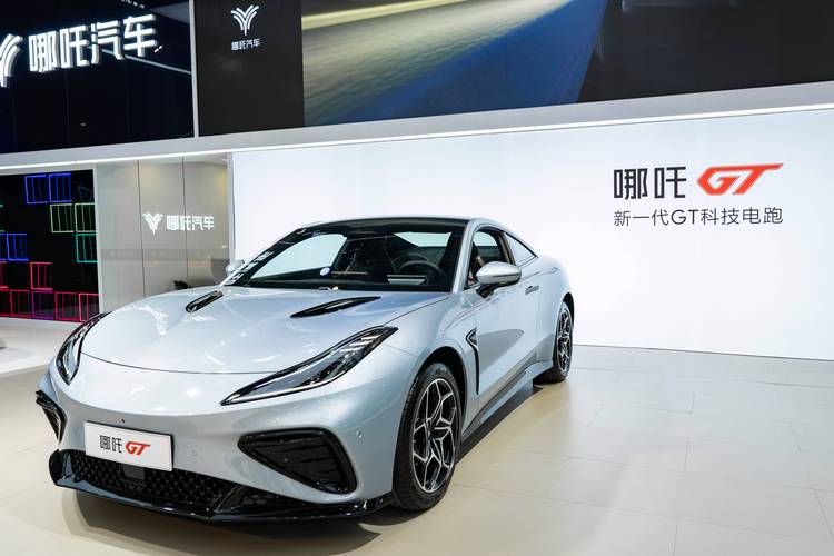 广州58哪吒汽车在智能汽车领域的表现，领途汽车在新能源汽车市场中的影响力